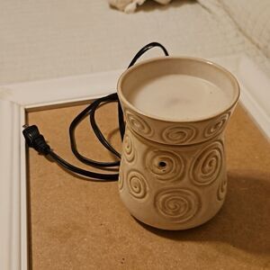Better Homes & Gardens Cream Spiral Wax Warmer/Ceramic Electric Fragrance Melter